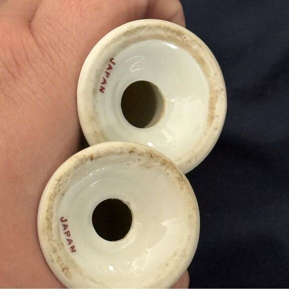 Vintage made in Japan, porcelain salt and pepper shakers no corks - Picture 3 of 5